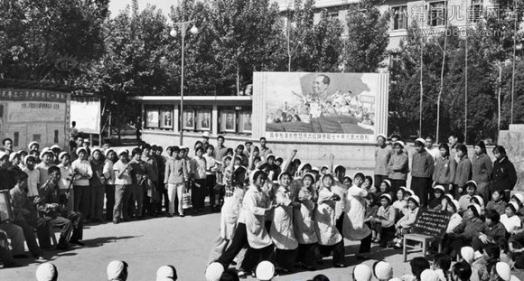 1971年 国庆前临时取消游行活动