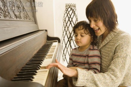 可以培养小孩子提前学习弹钢琴吗