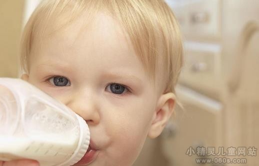 混合喂养的宝宝不吃奶粉怎么办？混合喂养的宝宝需要喝水吗