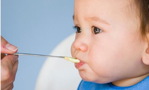 儿童吃过药后多久可以喝奶？