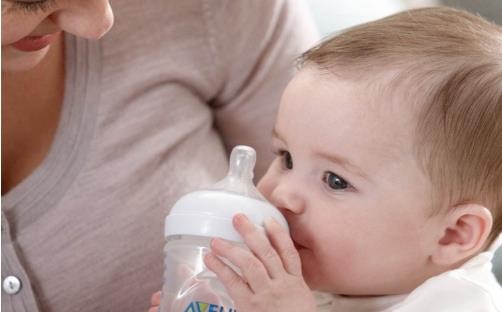这样洗奶瓶餐具是在害宝宝 别再犯错了