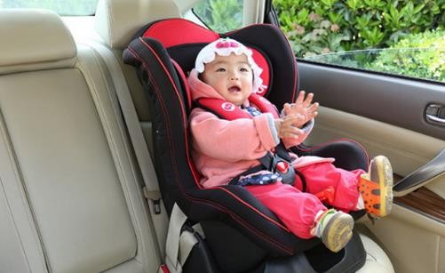 汽车儿童安全座椅有讲究 选错当心伤了宝宝
