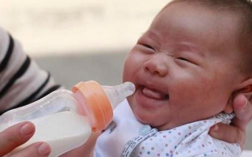 学会选择配方奶的几大要点 帮助我们更好的喂养宝宝