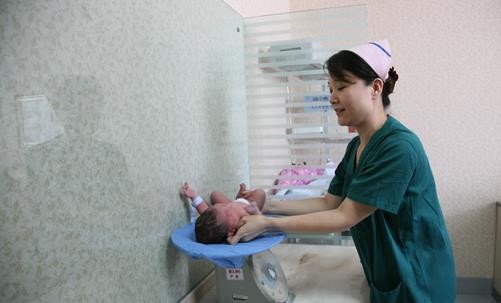 新生儿刚出生护士先做什么呢 这些步骤一个都不能少