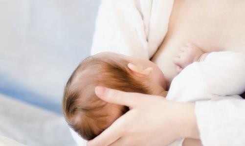 为什么母乳比奶粉更适合新生宝宝？
